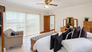 Manors property photograph 18